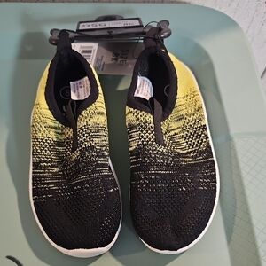 DSG Direct Youth Knit Water Shoes: BLACK/VOLT: NEW WITH TAGS: SIZE 8